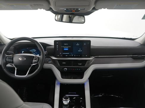 Used 2025 Ford Explorer Platinum w/ LUX Leather Package image 16