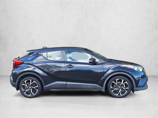 Used 2019 Toyota C-HR XLE video 4