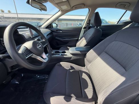 Used 2025 Nissan Altima 2.5 SV FWD image 27
