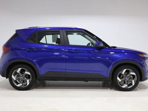 Used 2023 Hyundai Venue SEL FWD image 8