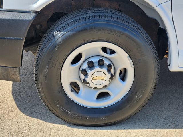 Used 2025 Chevrolet Express 3500 LS RWD image 16
