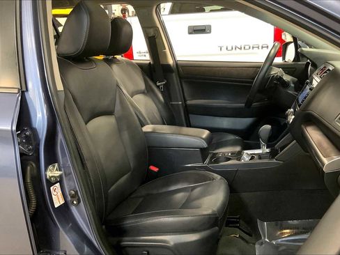 Used 2017 Subaru Outback 2.5i Limited image 9