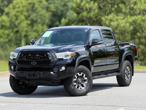 Used 2019 Toyota Tacoma TRD Off-Road w/ Technology Package RWD image 8