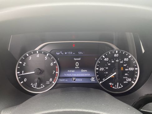 Used 2024 Nissan Titan SV w/ SV Convenience Package image 15