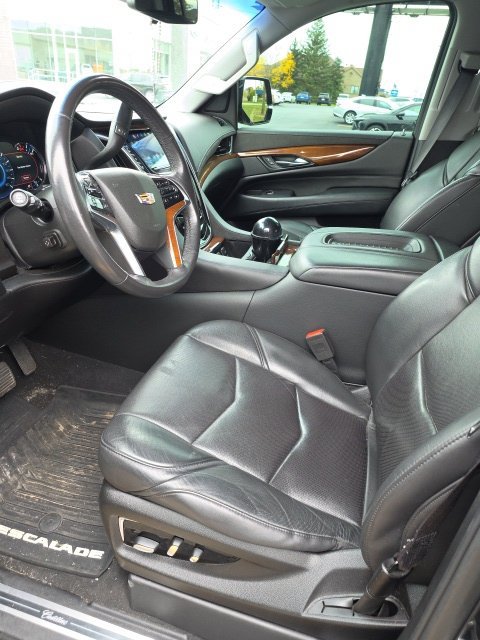 Used 2019 Cadillac Escalade Luxury AWD/4WD image 4