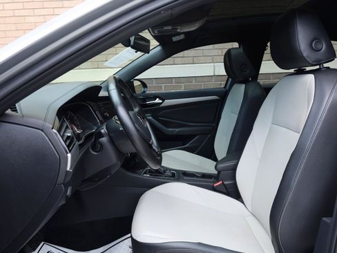 Used 2020 Volkswagen Jetta R-Line FWD image 17