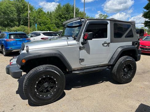 Used 2012 Jeep Wrangler Sahara AWD/4WD image 3