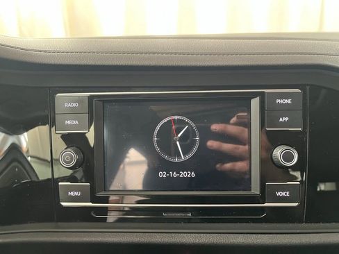 Certified 2020 Volkswagen Jetta SE image 18