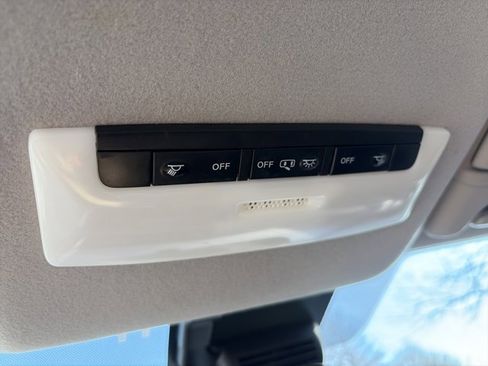 Used 2020 Nissan Versa S image 17