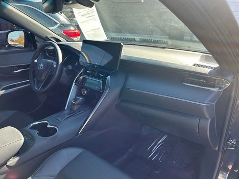Used 2024 Toyota Venza Limited image 27