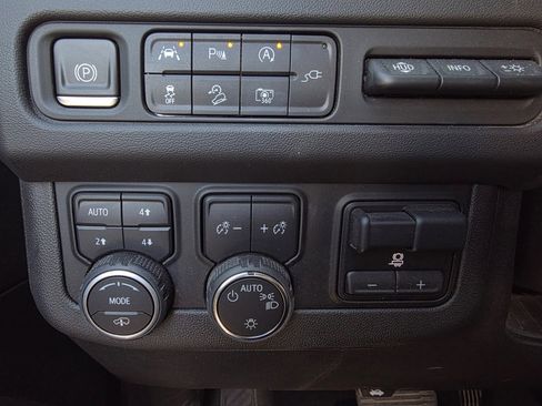 Used 2022 Chevrolet Tahoe High Country image 13