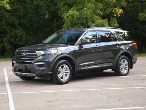 Used 2024 Ford Explorer XLT w/ Equipment Group 202A AWD/4WD image 22