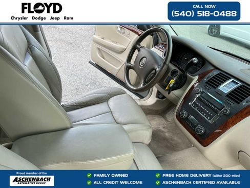 Used 2006 Cadillac DTS w/ Trunk Convenience Package FWD image 34