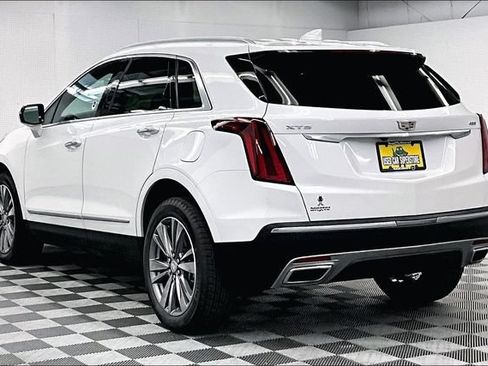 Used 2025 Cadillac XT5 Premium Luxury FWD image 2