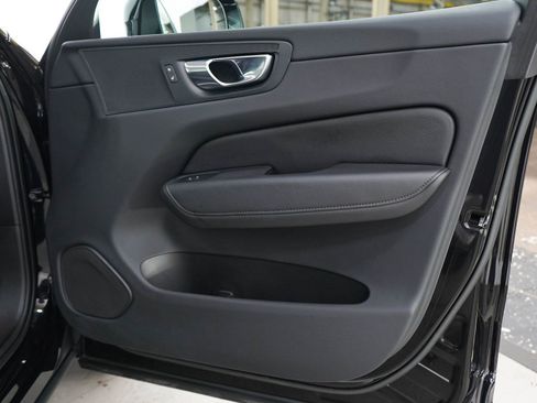 Used 2022 Volvo XC60 B5 Momentum AWD/4WD image 9