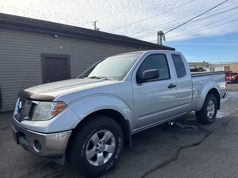 Used 2009 Nissan Frontier SE w/ SE Value Truck Pkg image 2