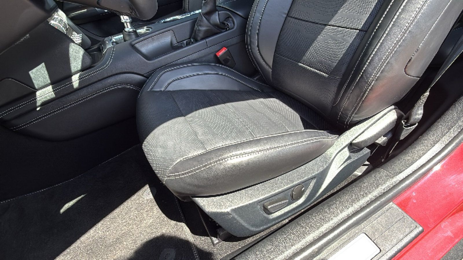 Used 2021 Ford Mustang GT Premium w/ Equipment Group 401A RWD image 17