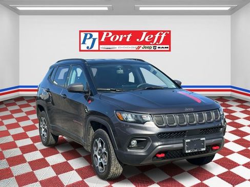 Used 2022 Jeep Compass Trailhawk image 2