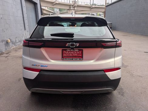 Used 2023 Chevrolet Bolt EUV LT w/ Comfort Package FWD image 4
