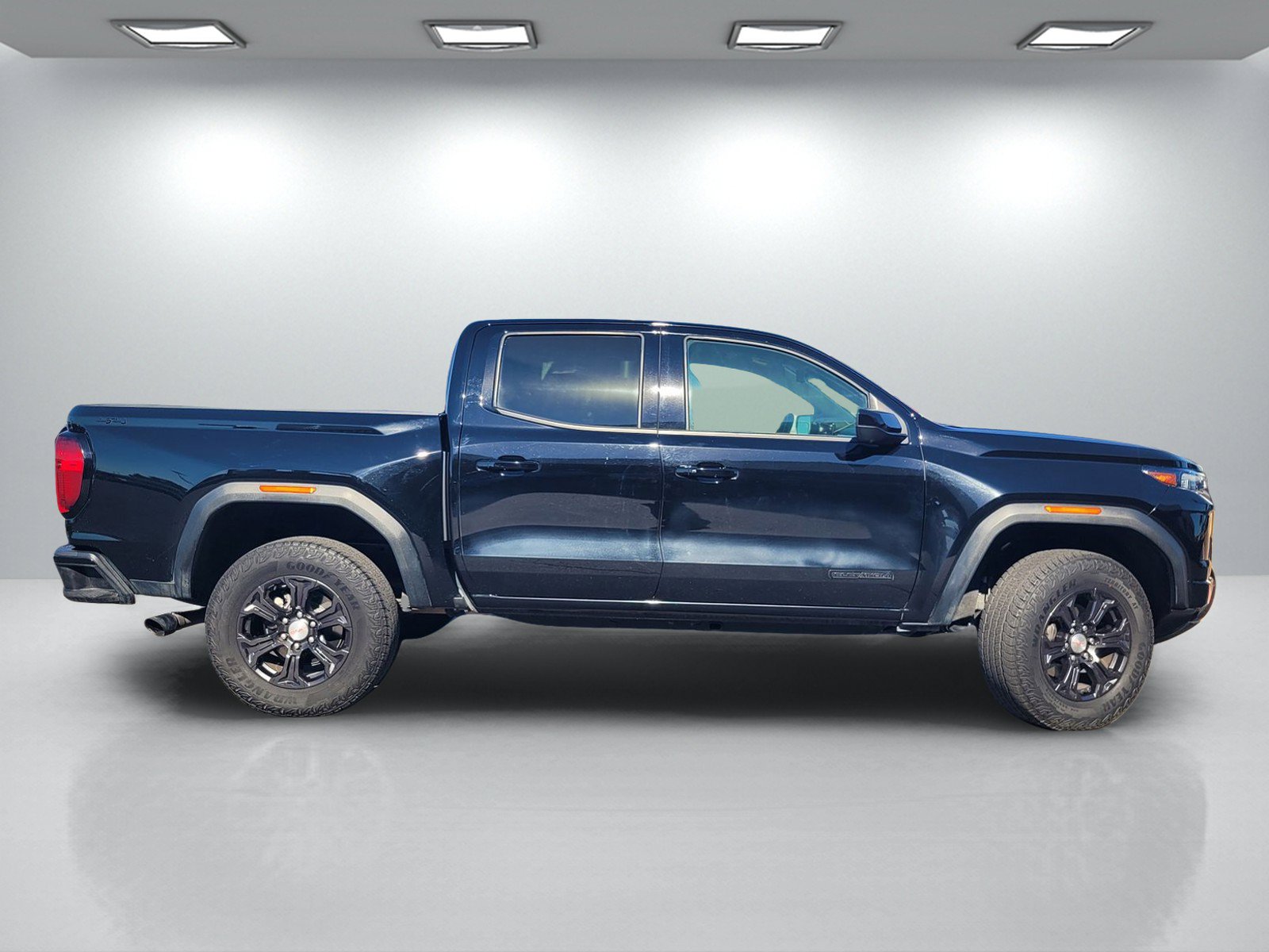 Used 2024 GMC Canyon Elevation w/ Convenience Package AWD/4WD image 3