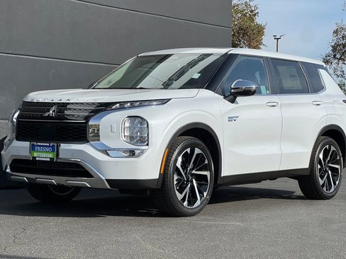 New 2025 Mitsubishi Outlander SE image 9