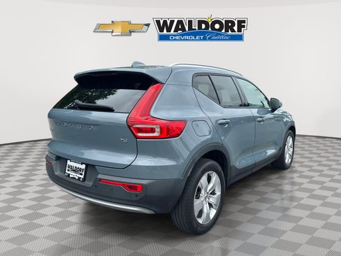 Used 2020 Volvo XC40 T4 Momentum FWD image 6