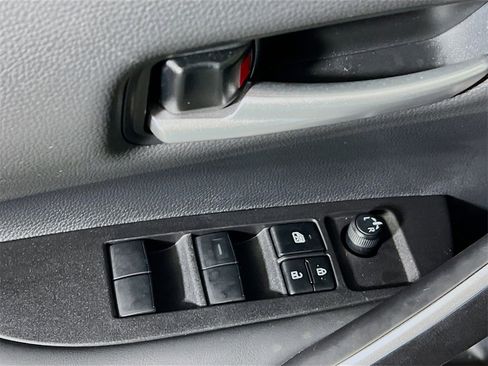 Used 2025 Toyota Corolla SE image 17