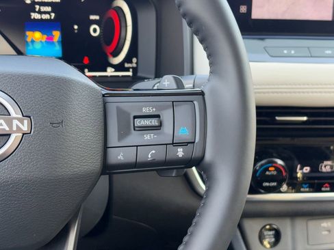 Used 2025 Nissan Rogue SL w/ SL Premium Package image 13