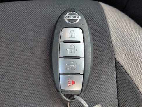 Used 2020 Nissan Versa SV FWD image 32