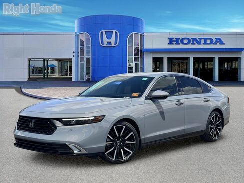 Used 2024 Honda Accord Touring image 2