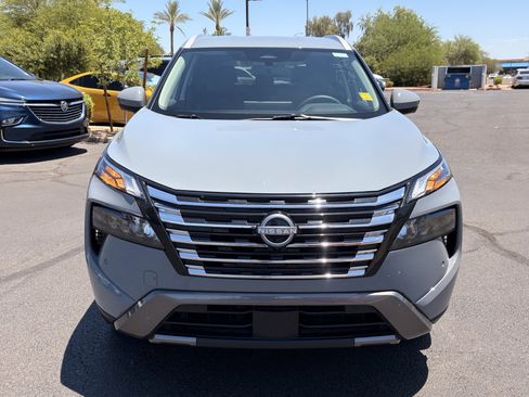Used 2025 Nissan Rogue SL FWD image 8