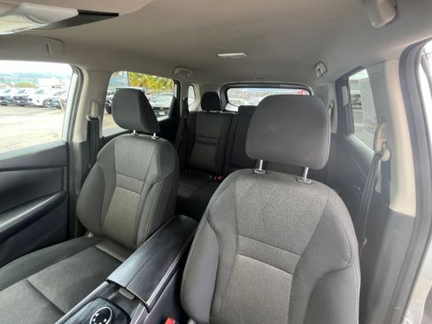 Used 2025 Nissan Rogue SV image 38