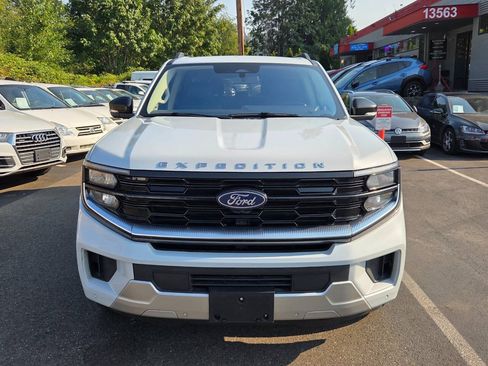 Used 2025 Ford Expedition Platinum AWD/4WD image 2