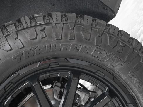 Used 2026 GMC Yukon Denali AWD/4WD image 38