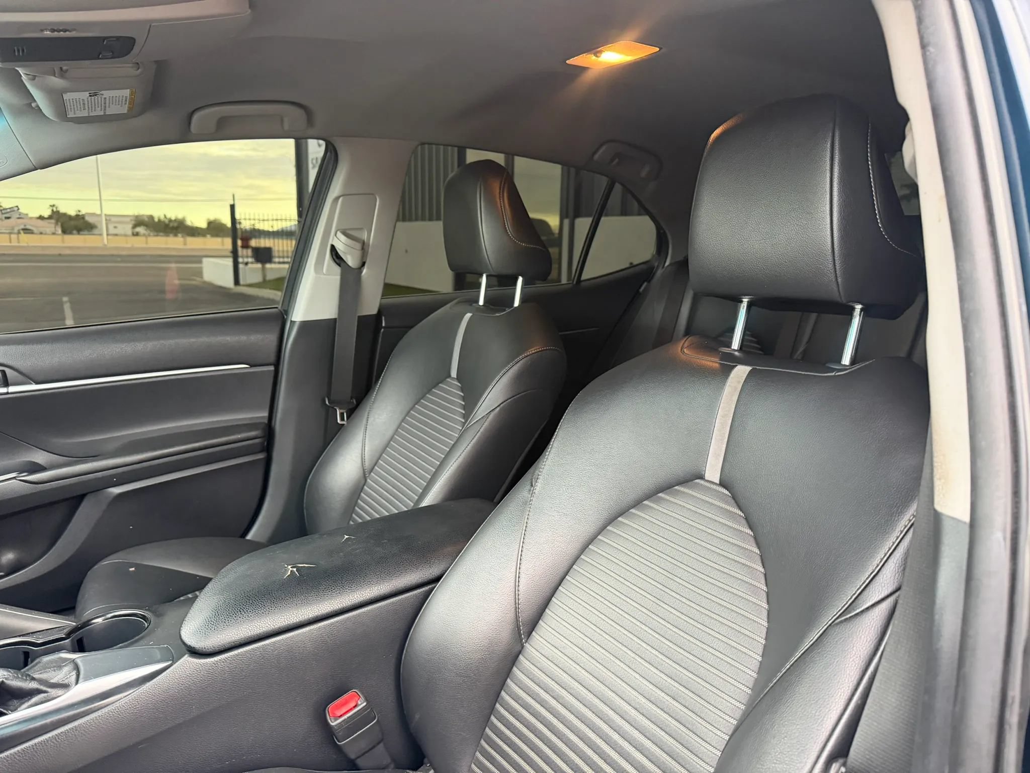 Used 2018 Toyota Camry SE FWD image 22