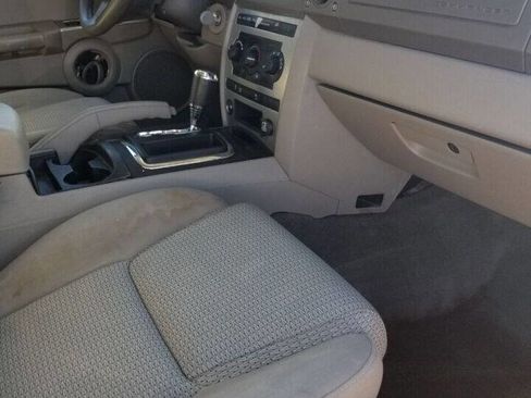 Used 2006 Jeep Commander 2WD image 7