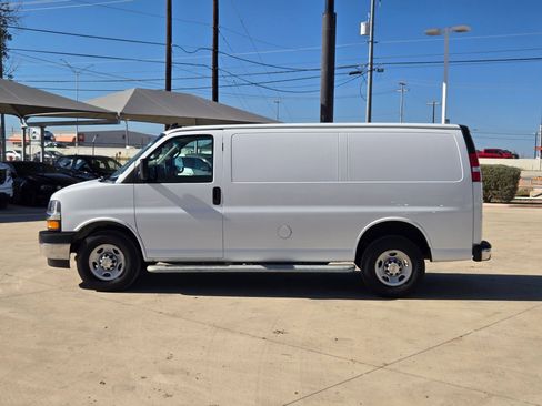 Used 2024 Chevrolet Express 2500 w/ Driver Convenience Package image 6