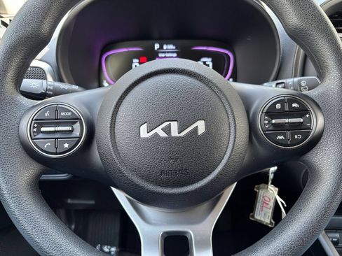 Used 2025 Kia Soul LX w/ LX Technology Package FWD image 25