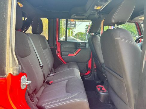 Used 2014 Jeep Wrangler Unlimited Sahara w/ Connectivity Group image 13