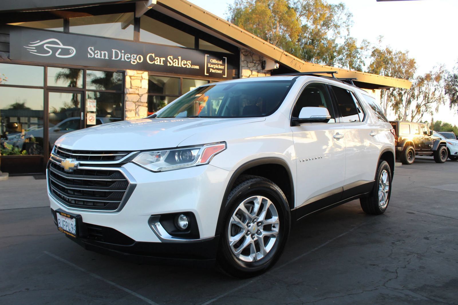 Used 2019 Chevrolet Traverse LT FWD image 1