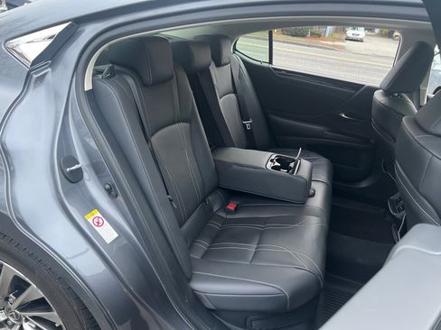 Used 2019 Lexus ES 300h w/ Accessory Package 2 image 16