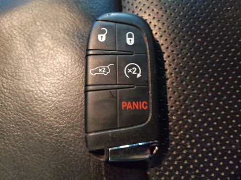 Used 2018 Jeep Compass Limited w/ Navigation Group AWD/4WD image 32