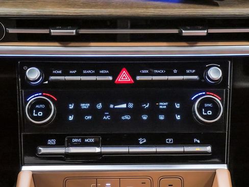 Used 2025 Hyundai Santa Fe Limited FWD image 20