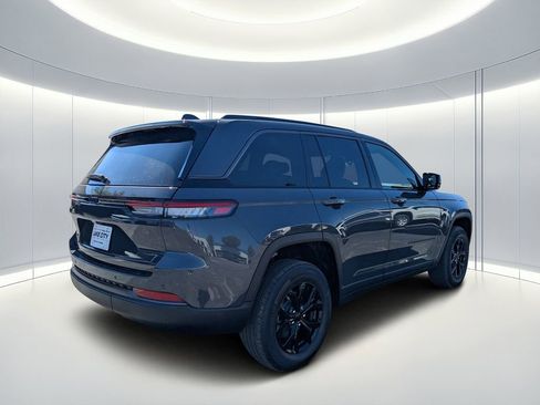 New 2026 Jeep Grand Cherokee Altitude image 5