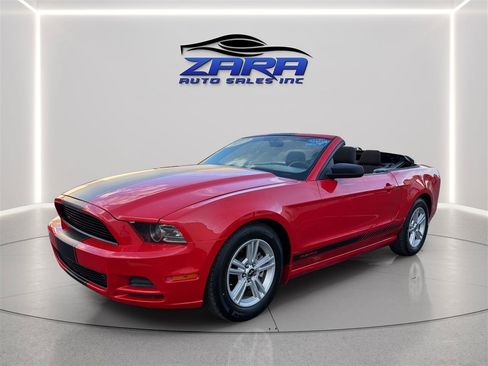 Used 2013 Ford Mustang Convertible RWD image 11