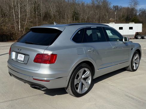 Used 2018 Bentley Bentayga image 3