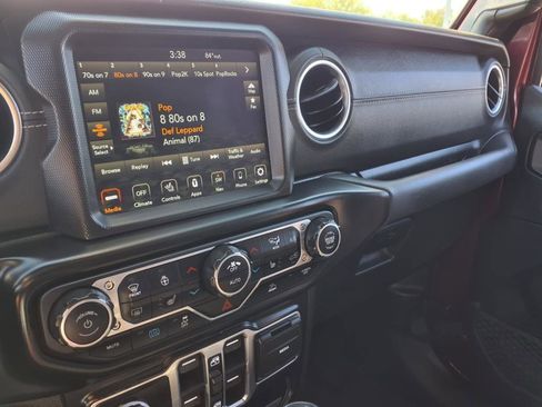 Used 2022 Jeep Wrangler Unlimited Sahara w/ Cold Weather Group image 33