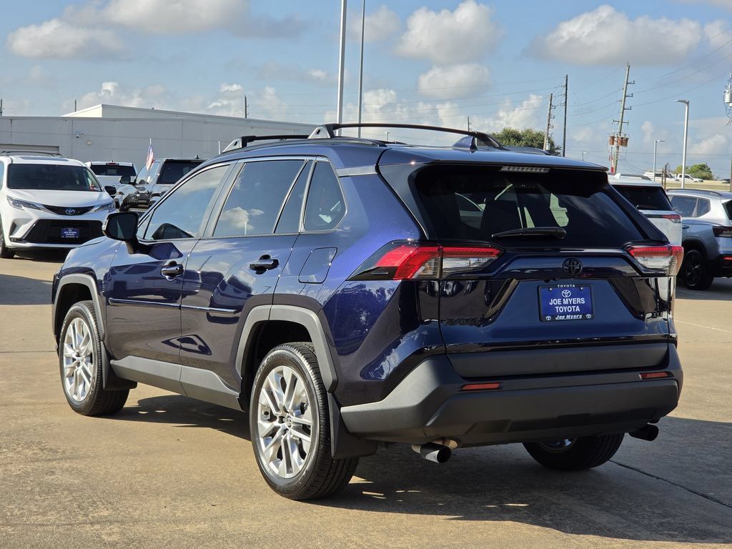 Used 2025 Toyota RAV4 XLE Premium FWD image 7