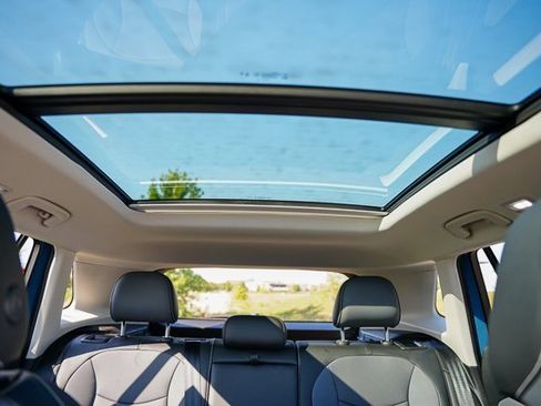 New 2025 Volkswagen Tiguan SE image 40