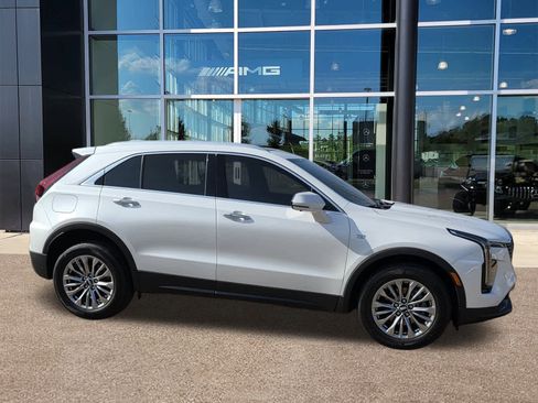 Used 2025 Cadillac XT4 Premium Luxury image 4